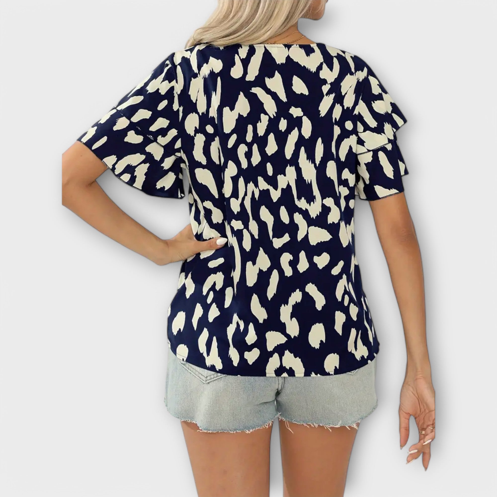 Evelyn - Casual Blouse with Round Neckline